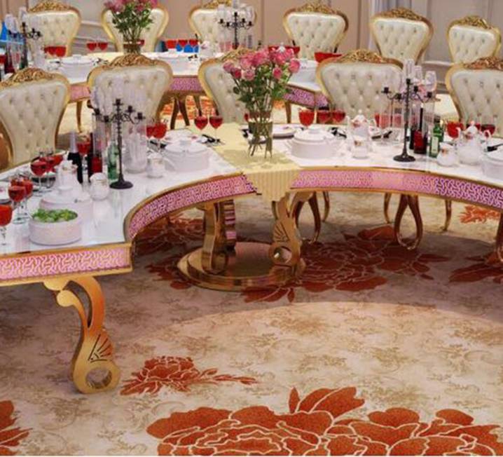 Halfmoon Royal Table