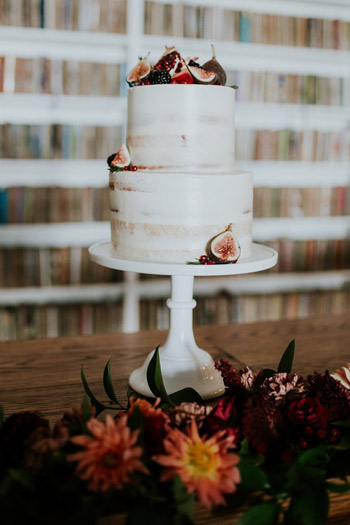 Minimal wedding cakes
